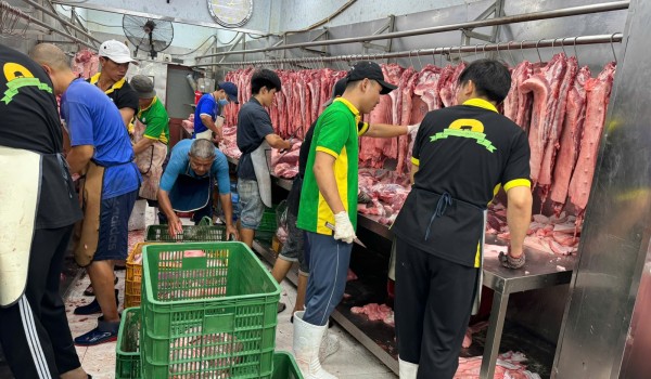 Khu sơ chế - chế biến thịt (2)